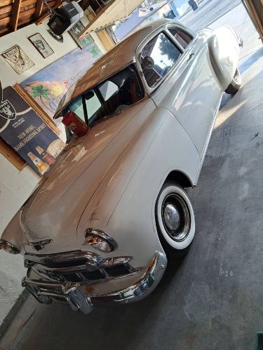 Unknown-Deluxe-1949-White-3