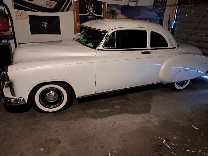 Unknown-Deluxe-1949-White-4