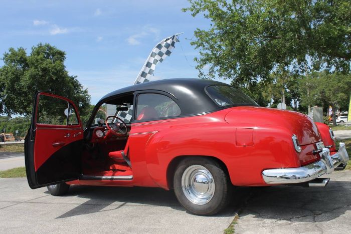 Unknown-Deluxe-1952-Red-8