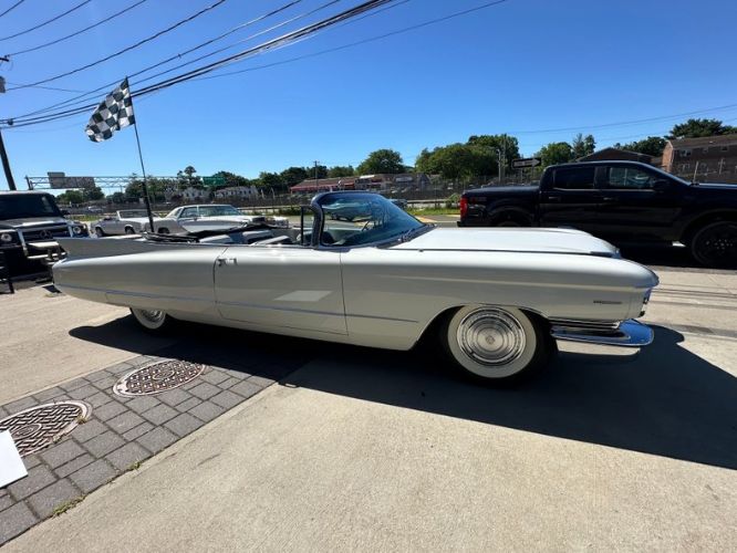 Unknown-Deville-1960-Olympic-White-BlackWhite-3