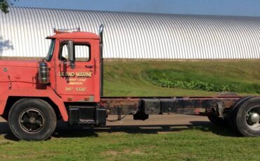 Unknown-Diamond-reo-diesel-1975-1