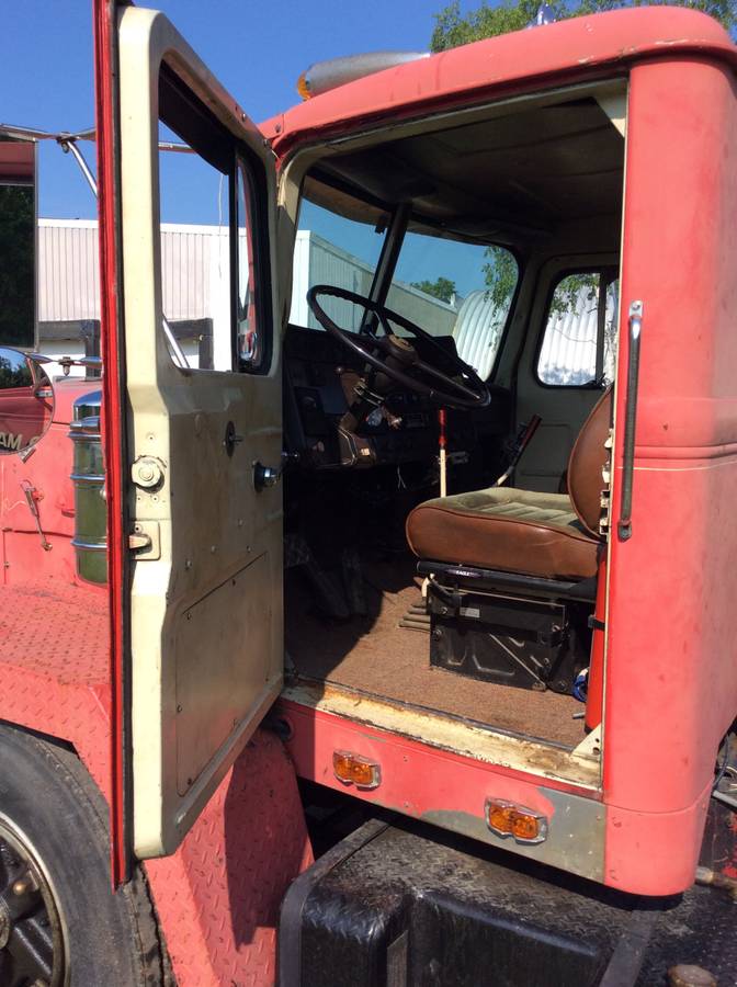 Unknown-Diamond-reo-diesel-1975-5