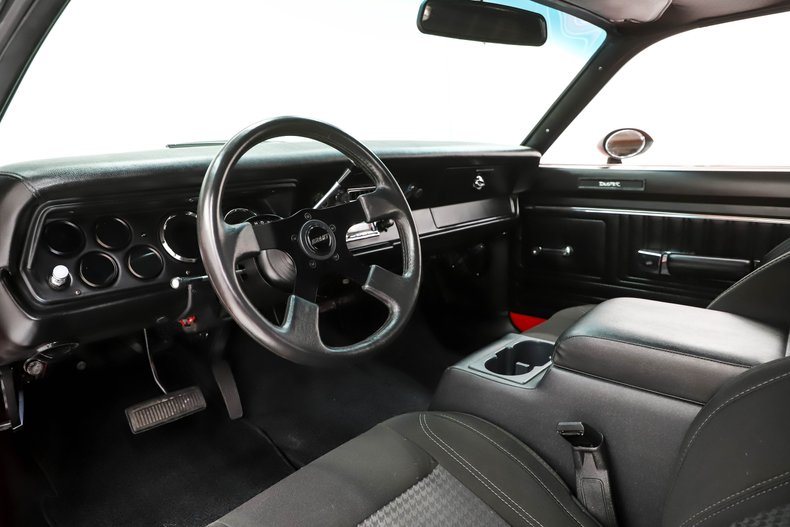Unknown-Duster-1970-TorRed-Black-1