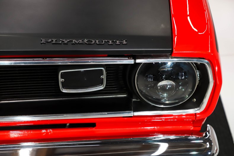 Unknown-Duster-1970-TorRed-Black-23