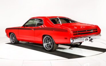 Unknown-Duster-1970-TorRed-Black-5
