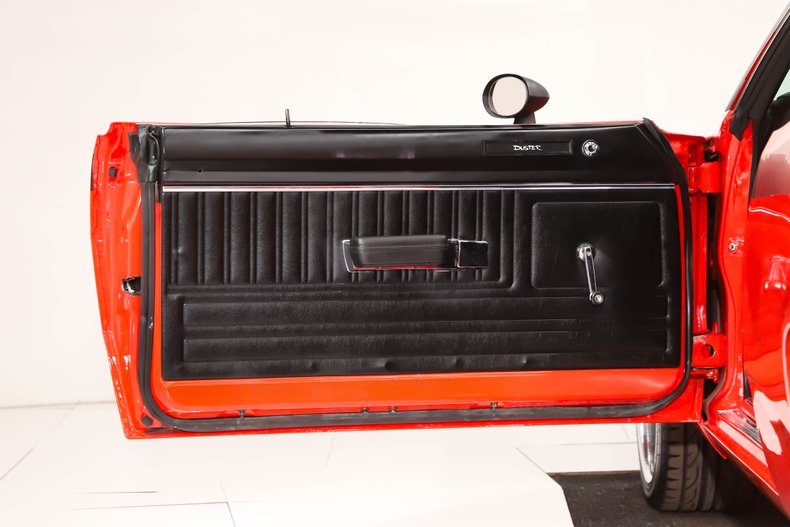 Unknown-Duster-1970-TorRed-Black-6