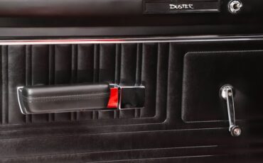 Unknown-Duster-1970-TorRed-Black-7
