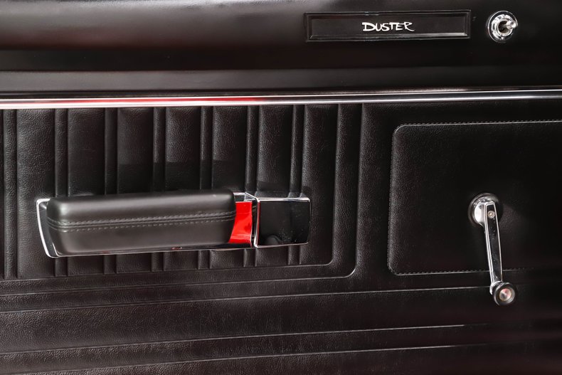 Unknown-Duster-1970-TorRed-Black-7