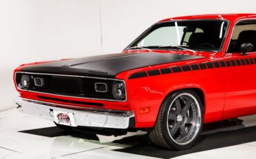 Unknown-Duster-1970-TorRed-Black-9