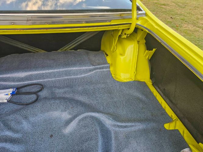 Unknown-Duster-1971-Yellow-Black-4