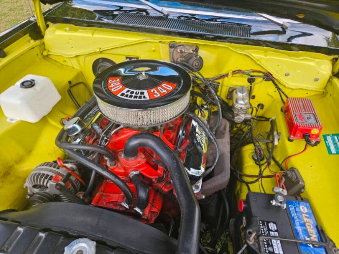 Unknown-Duster-1971-Yellow-Black-7