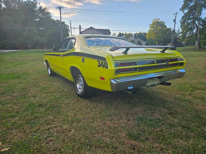 Unknown-Duster-1971-Yellow-Black-8