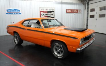 Unknown-Duster-1972-Orange-White-1