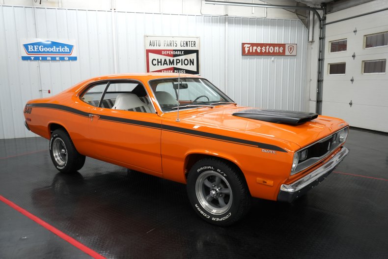 Unknown-Duster-1972-Orange-White-1