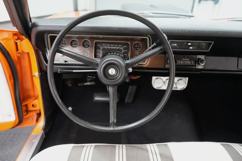 Unknown-Duster-1972-Orange-White-10