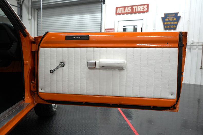 Unknown-Duster-1972-Orange-White-11