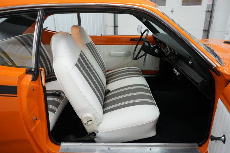 Unknown-Duster-1972-Orange-White-12