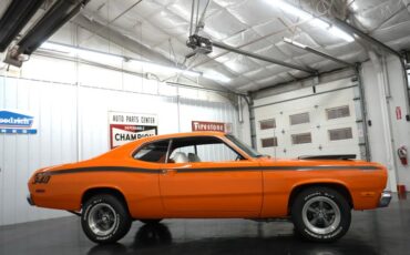 Unknown-Duster-1972-Orange-White-14