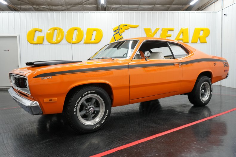 Unknown-Duster-1972-Orange-White-17