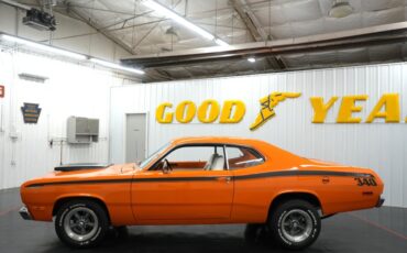 Unknown-Duster-1972-Orange-White-18
