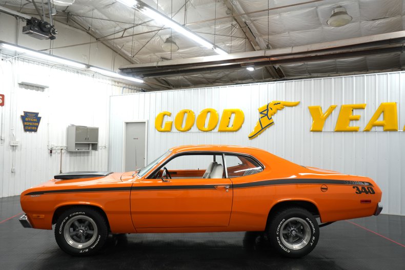 Unknown-Duster-1972-Orange-White-18