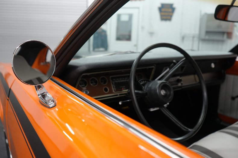 Unknown-Duster-1972-Orange-White-2