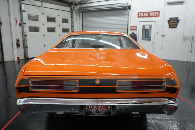 Unknown-Duster-1972-Orange-White-25