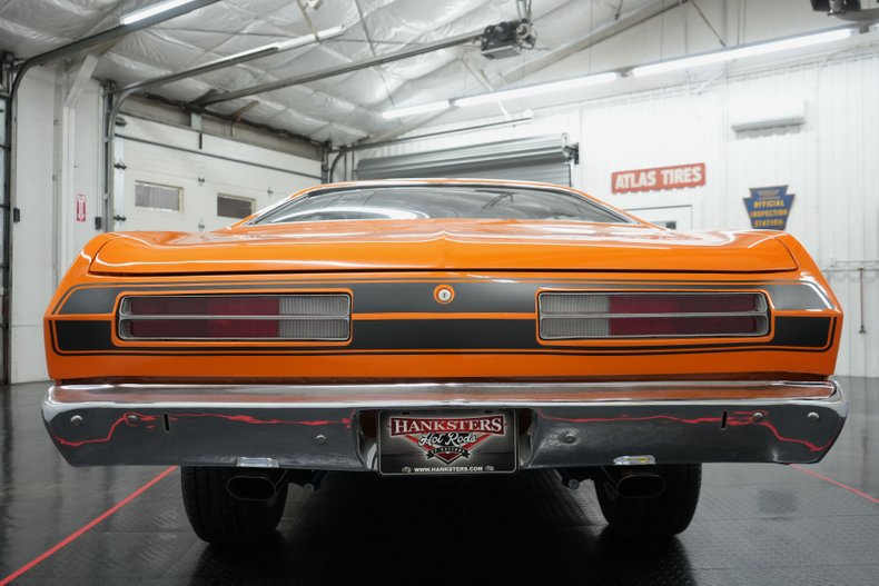 Unknown-Duster-1972-Orange-White-26
