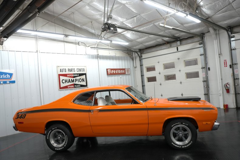 Unknown-Duster-1972-Orange-White-32