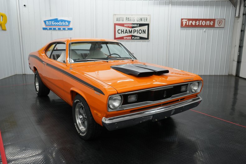 Unknown-Duster-1972-Orange-White-34