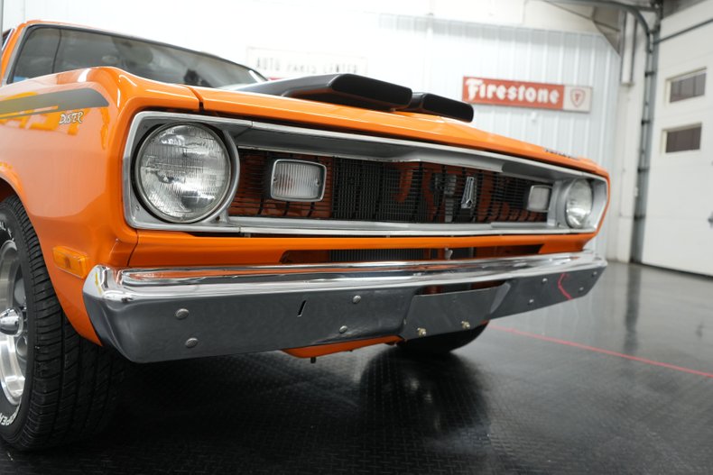 Unknown-Duster-1972-Orange-White-36