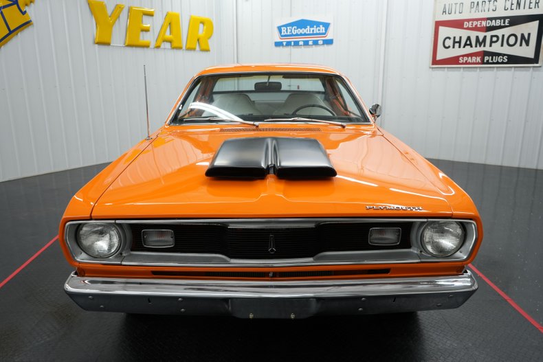 Unknown-Duster-1972-Orange-White-39