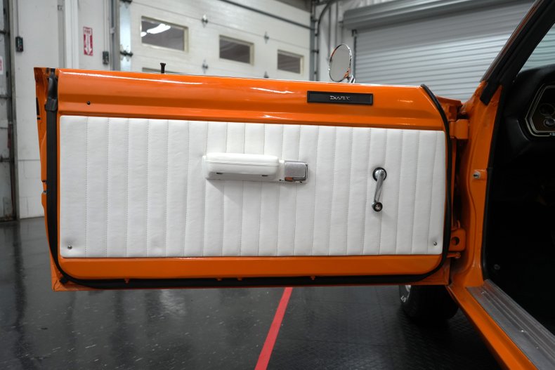 Unknown-Duster-1972-Orange-White-44