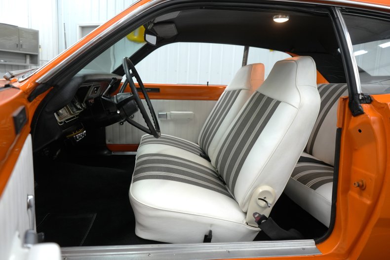 Unknown-Duster-1972-Orange-White-46