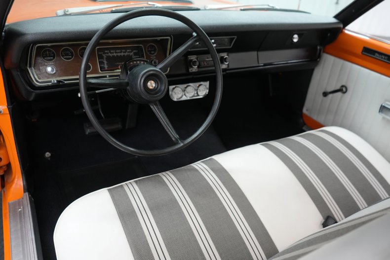 Unknown-Duster-1972-Orange-White-48