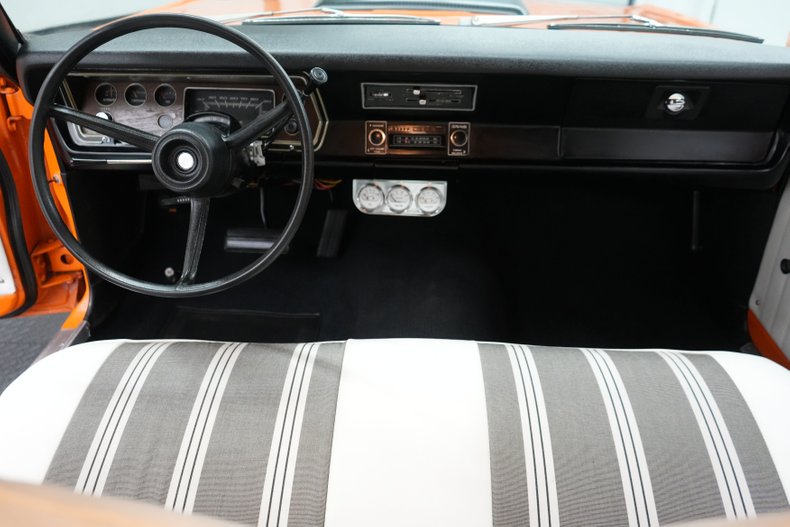 Unknown-Duster-1972-Orange-White-9