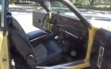 Unknown-Duster-1975-Yellow-15