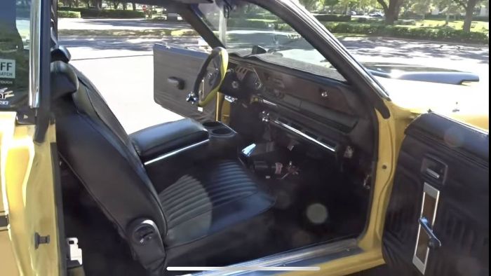Unknown-Duster-1975-Yellow-15