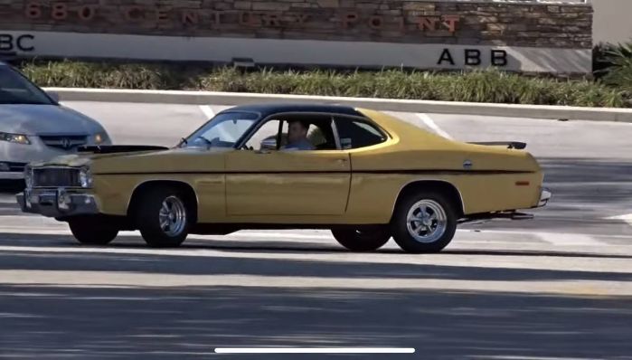 Unknown-Duster-1975-Yellow-5