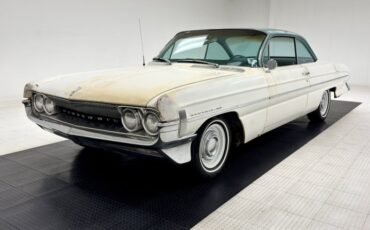 Unknown-Dynamic-88-1961-Provincial-White-Green-49
