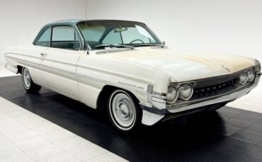 Unknown-Dynamic-88-1961-Provincial-White-Green-5