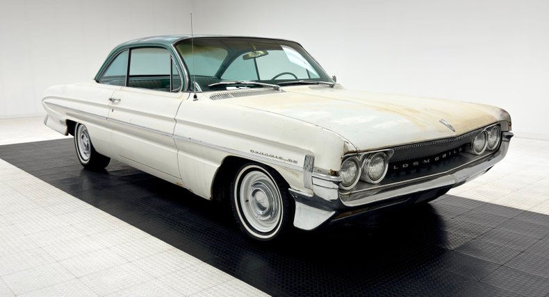 Unknown-Dynamic-88-1961-Provincial-White-Green-5