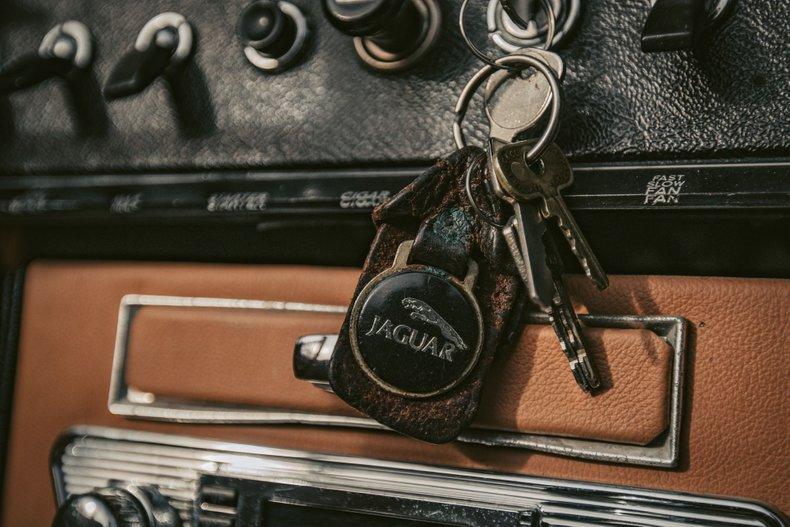 Unknown-E-type-1964-Green-Tan-3