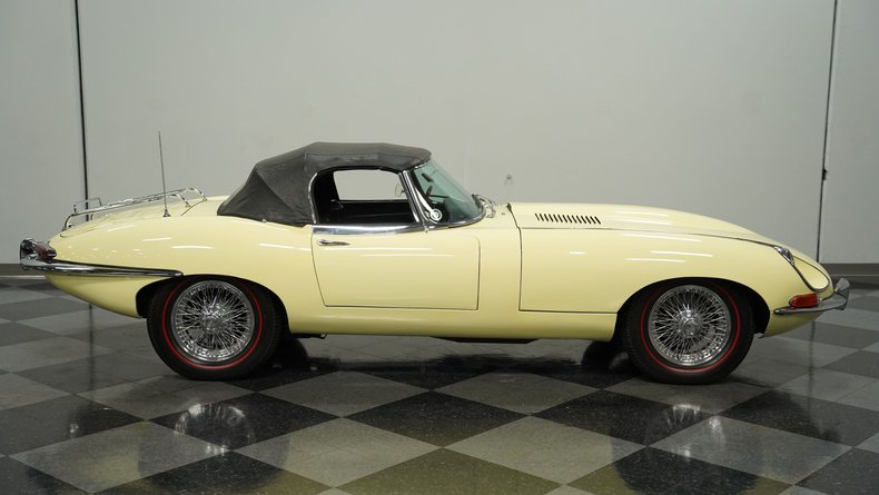 Unknown-E-type-1968-Pale-Primrose-Black-11
