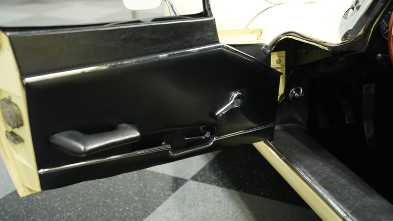 Unknown-E-type-1968-Pale-Primrose-Black-13