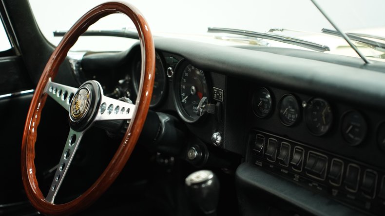 Unknown-E-type-1968-Pale-Primrose-Black-25