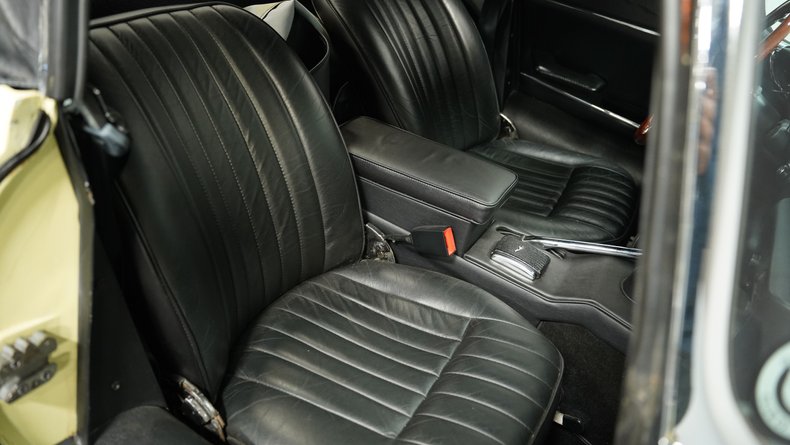 Unknown-E-type-1968-Pale-Primrose-Black-26