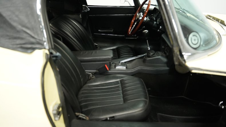 Unknown-E-type-1968-Pale-Primrose-Black-27