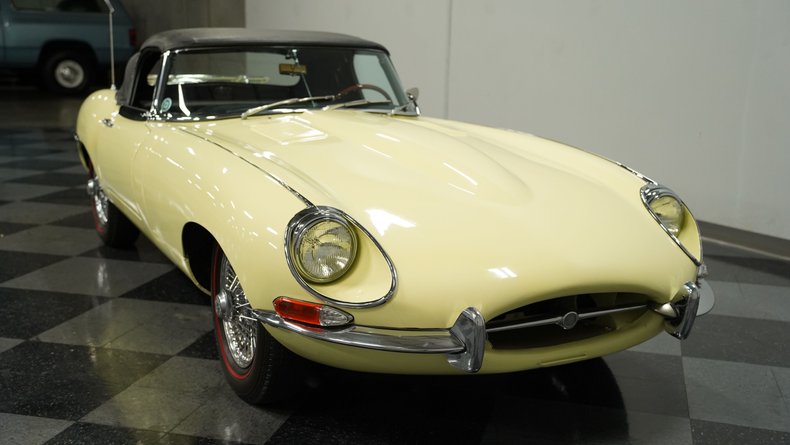 Unknown-E-type-1968-Pale-Primrose-Black-33