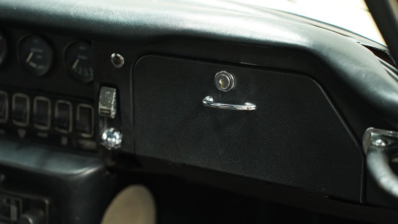 Unknown-E-type-1968-Pale-Primrose-Black-45